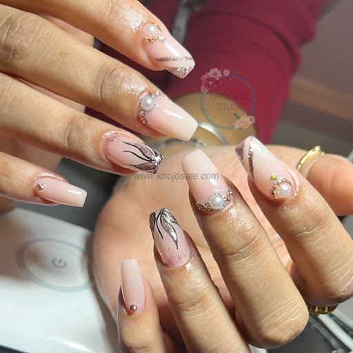Daisy Nail Studio Eyelash Nail Art ManiPedi Studio