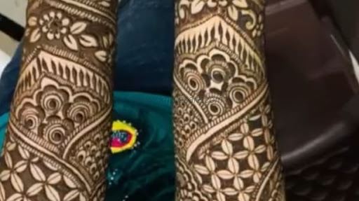 Ishika Mehndi Artist