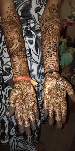 Rajni Mehndi Artist In Lucknow