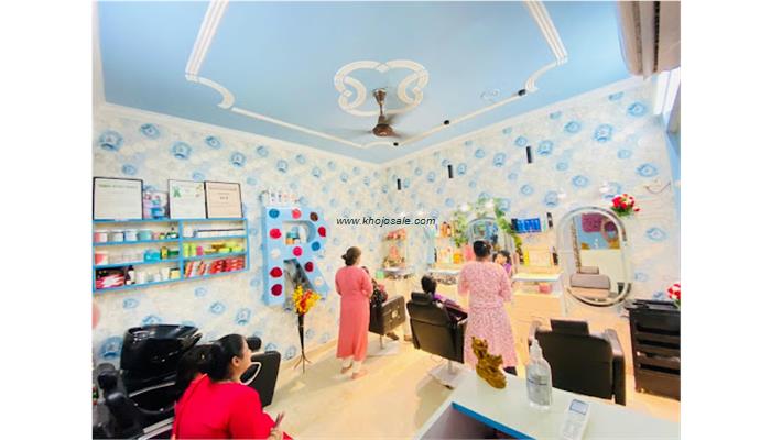 Aaina Salon