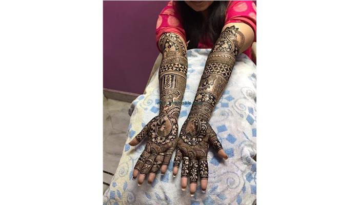 Aakash Mehandi Artist