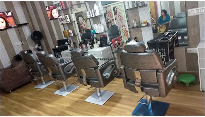 AASTHA MAKEUP STUDIO ONLY FOR LADIES