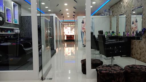 Anjali Mekaup Studio Academy Salon