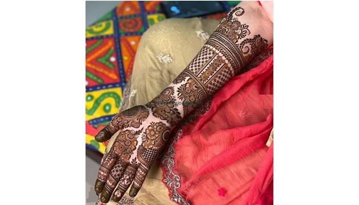ARCHANA MEHNDI DESIGNER