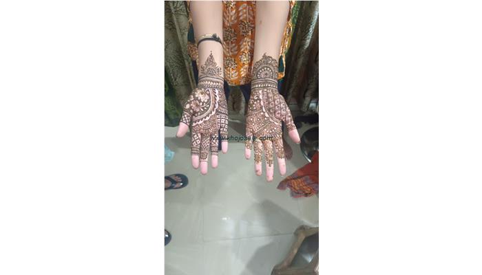ARTI MEHNDI AND MAKEUP STUDIO