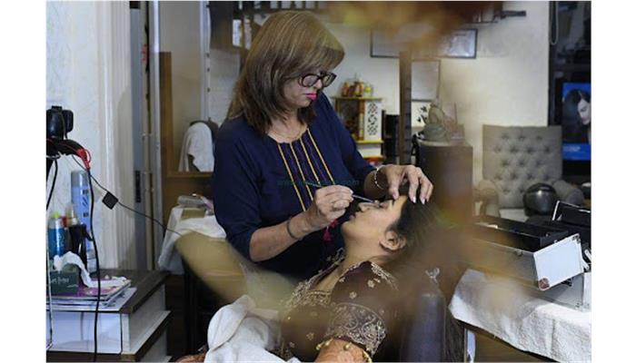 De Hair Affair Salon ( Best Hair Stylist For Girls In Delhi)