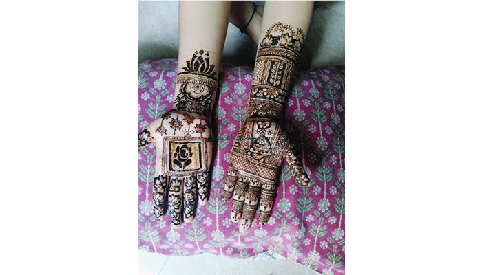 Eiranail Extension And Mehndi Artist By Preety