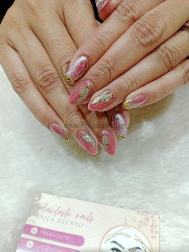 Flawlash Nails