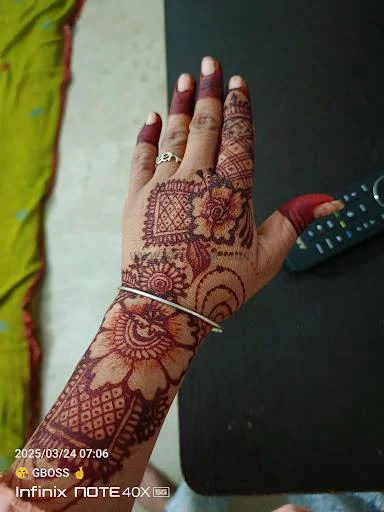 Geeta Arabic & Bridal Mehndi Artist.