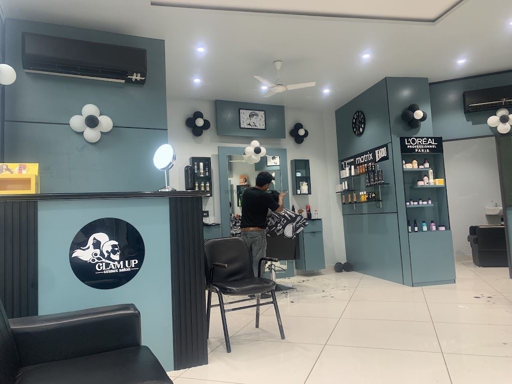 Glam Up Unisex Salon