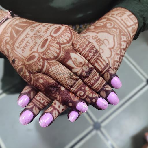 GlitzGlossy Nails