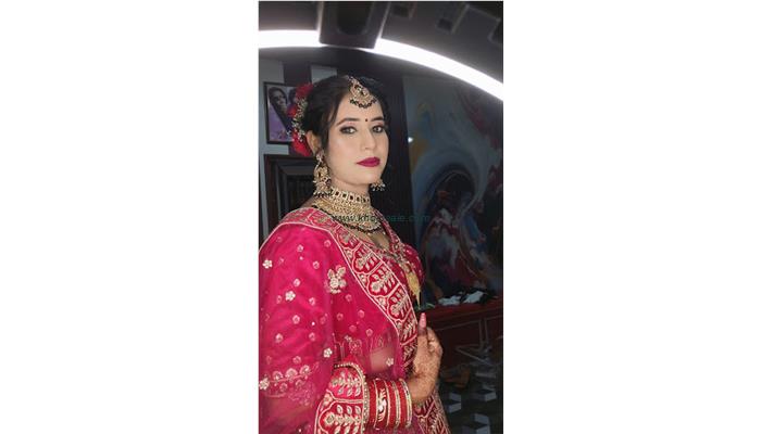 Heena Makeover & Parlour