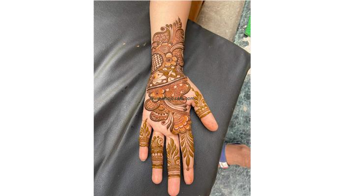 Jaipuri Mehandi Artist