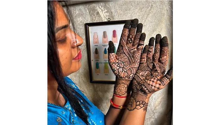 Khushi Mehendi Artist