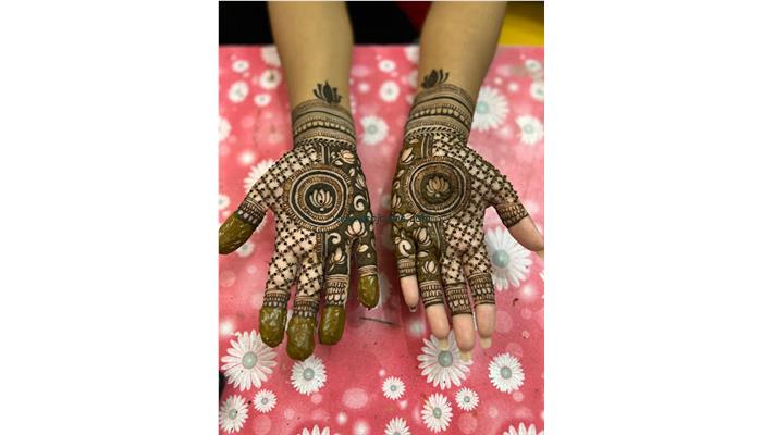Komal Mehndi Artist