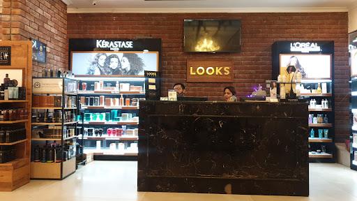 Looks Salon