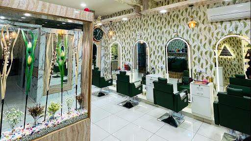 M Haute Unisex Salon