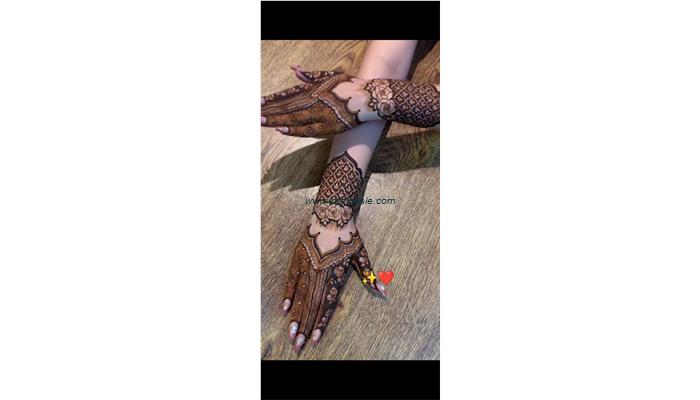 Mehndi Artist