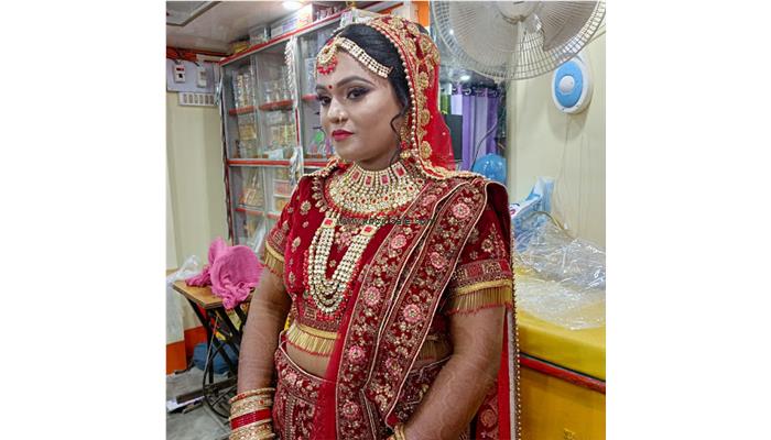 Moni Make-Up Academy