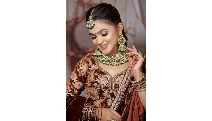 Naina Makeovers (Parul Garg Certified)