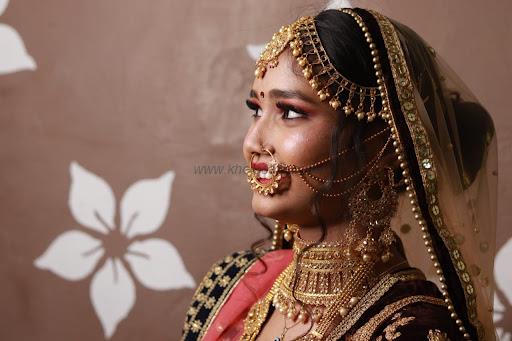 Naveens Hair And Beauty Faimly Saloon