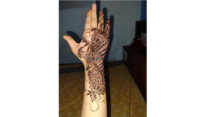 Neeshu Mehndi Designer