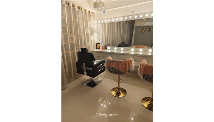 RADHU SAWARE MAKEUP STUDIO, Academy & Bridal Jewellery