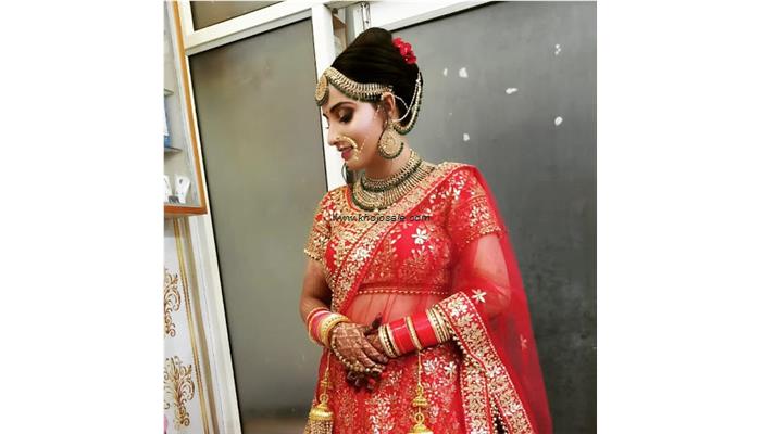 Red Lips Beauty Parlour