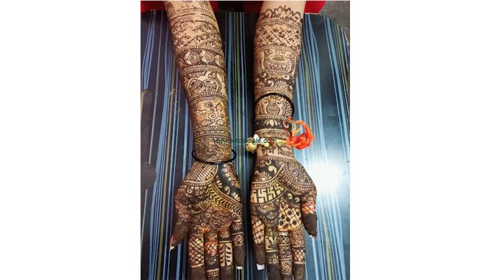 Riya Mehndi Artist