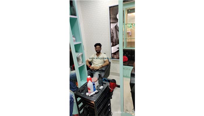 THE BARBER Professional Saloon