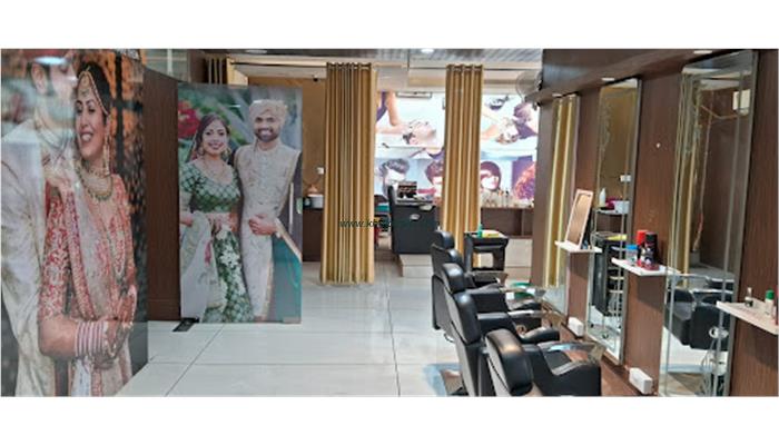THE FAMILY UNISEX SALON