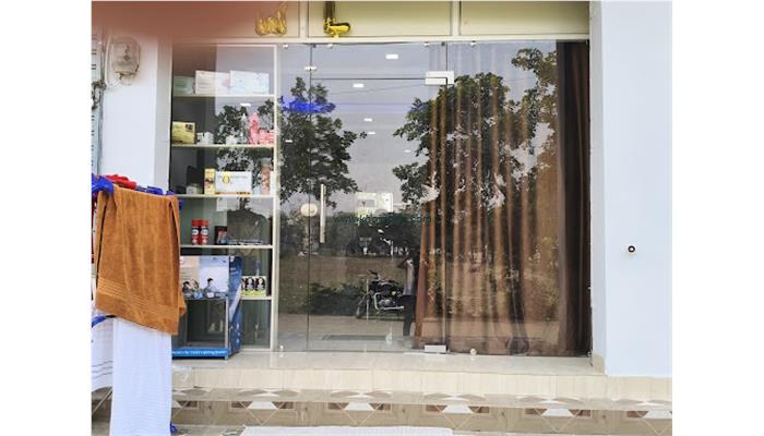 The Nova Strand Unisex Salon