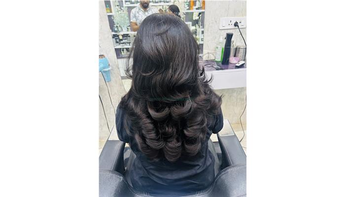 Unique Scissors Unisex Salon