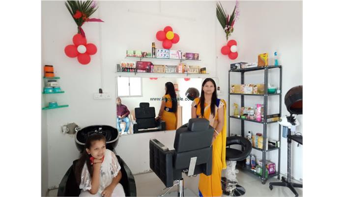 Vaani Beauty Parlour.
